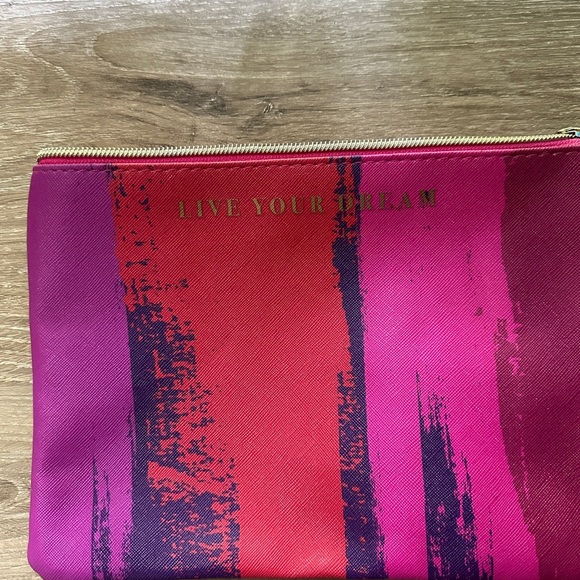 Ruby + Cash “Live your Dream” colorful makeup bag - Picture 8 of 11